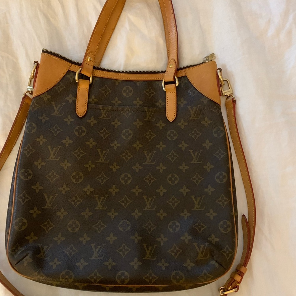 Louis Vuitton tote cross body